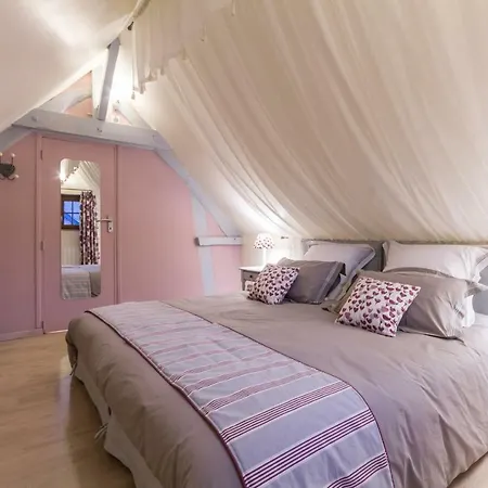 Aux 3 Nids Fleuris Casa de Férias Irreville