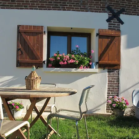 Aux 3 Nids Fleuris Casa de Férias *